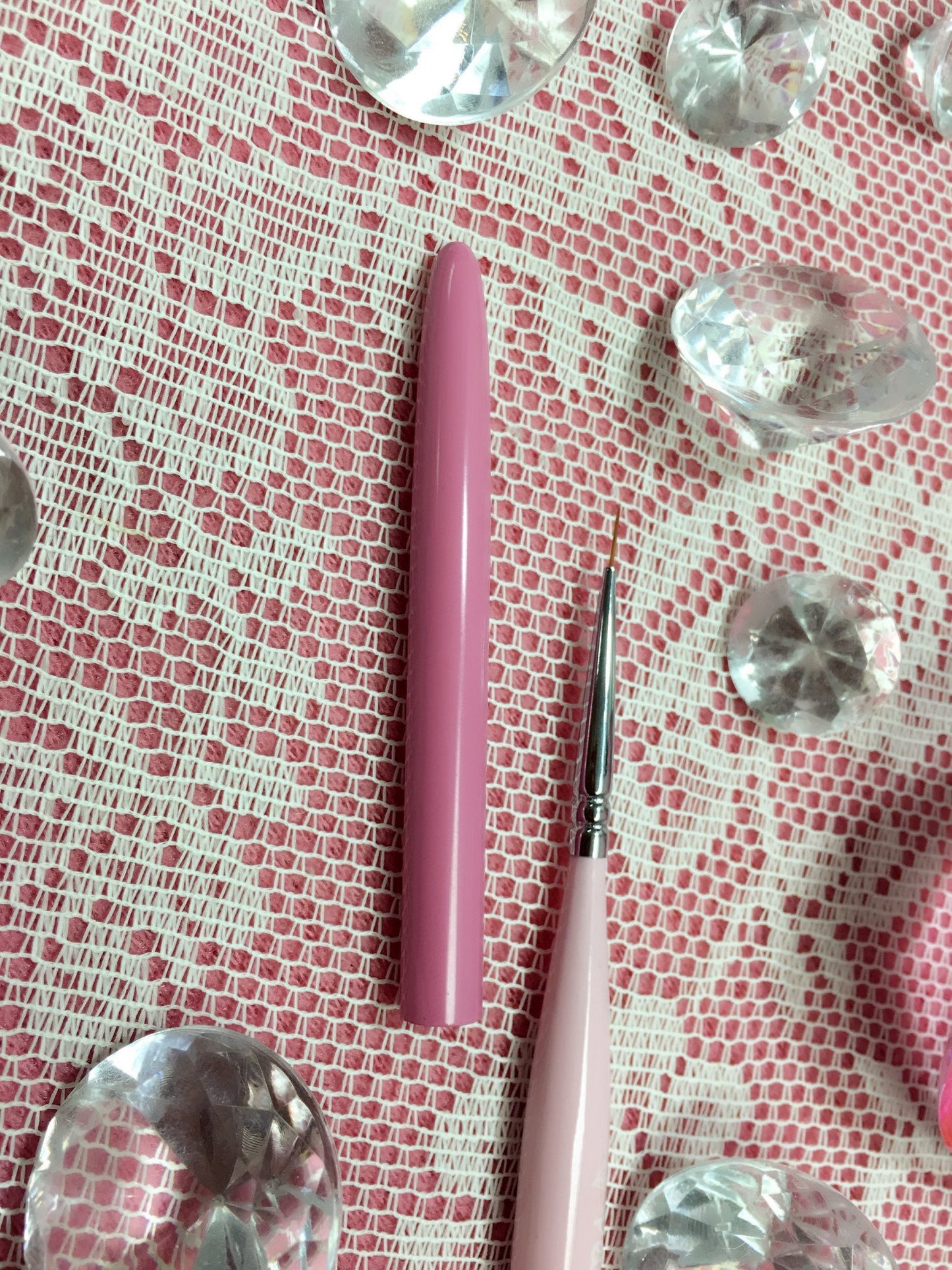 petit Macaroon, raspberry (gel polish detail art)